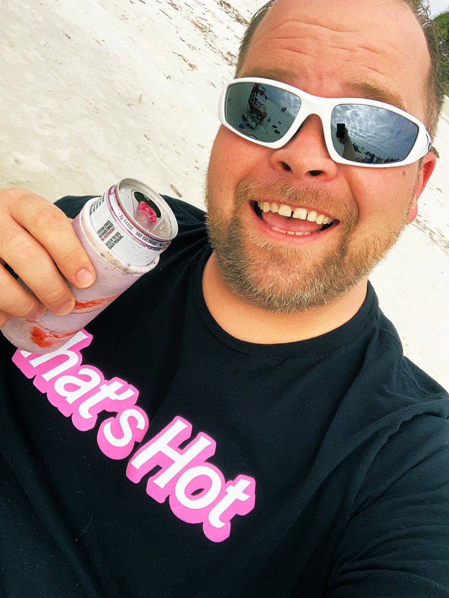 Birthday stop #1 Day Drinking at Ft Myers beach! #CheersTo40 @ParisHilton #ThatsHot #40sHot #WhiteClaw 🤩🥳❤️😘