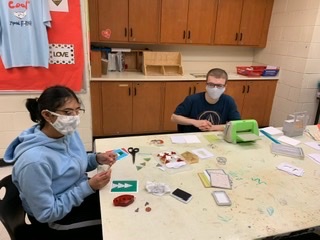 NBattet's tweet photo. Horizon’s ED VENTURE program has the entrepreneurial spirit as this group of young adults with special needs created a holiday gift line through H.I.P ,their their entrepreneurial focussed class @HorizonLBPSB @LBPSB @cynthia_lc93 @ESD_LBPSB @DiisaNiemi @m_glendy https://t.co/YBYmJ6d5HO