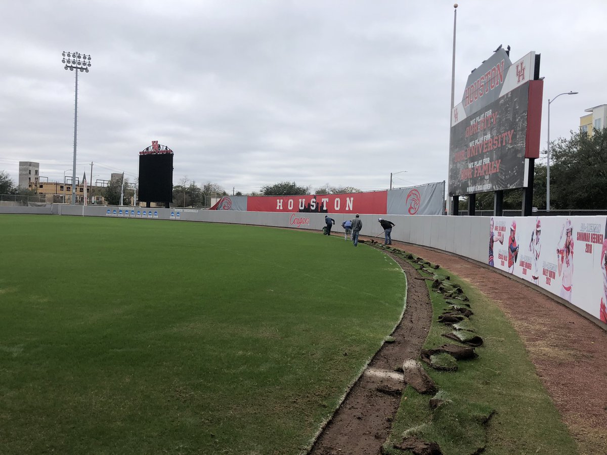 UHCougarTurf's tweet photo. Day 1 renovation update! Looking forward to how this one is going to turn out 🥎 @UHCougarSB #GoCoogs https://t.co/GnTnGPXZuj