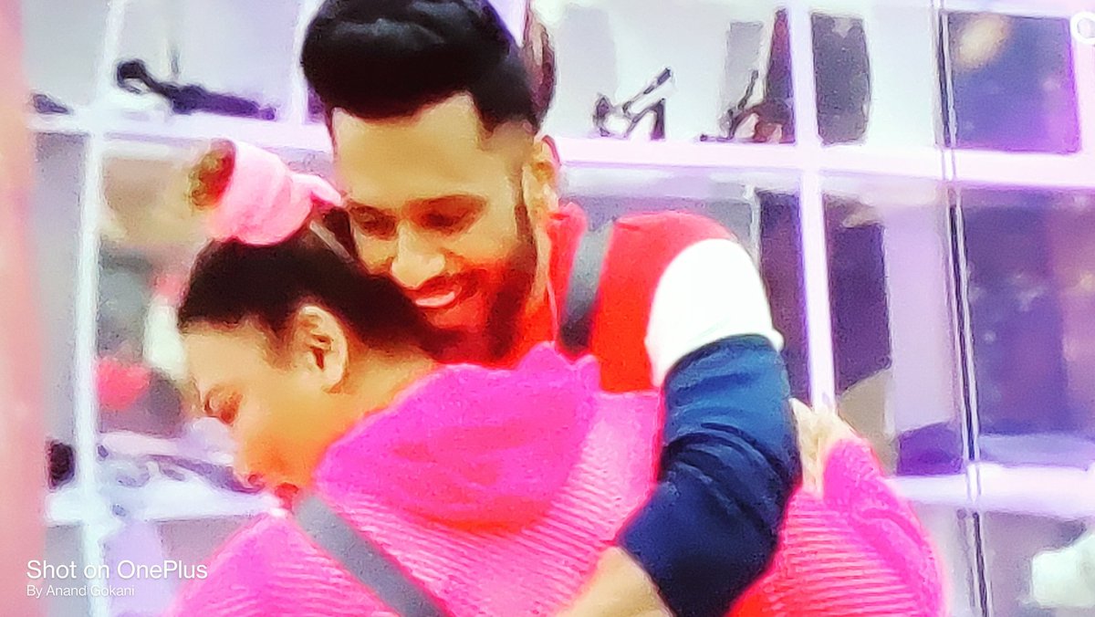 anandgokani's tweet photo. Full on hero waali entry 
#RahulVaidya one of best re entry in #BB14 ever

Rock the show @rahulvaidya23 

#BiggBoss14 #KingRKVIsBack https://t.co/NmKQl1Xyo8