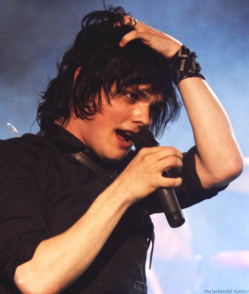 a thread of gerard posing (with his hands specifically)