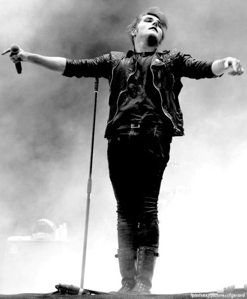 a thread of gerard posing (with his hands specifically)