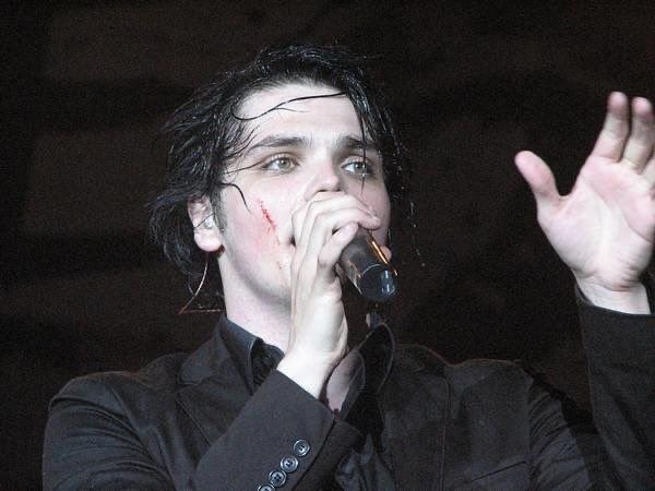 a thread of gerard posing (with his hands specifically)