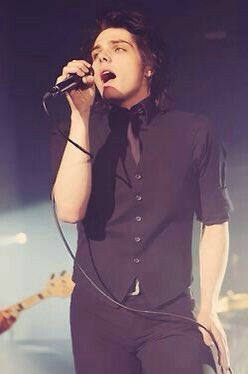 a thread of gerard posing (with his hands specifically)