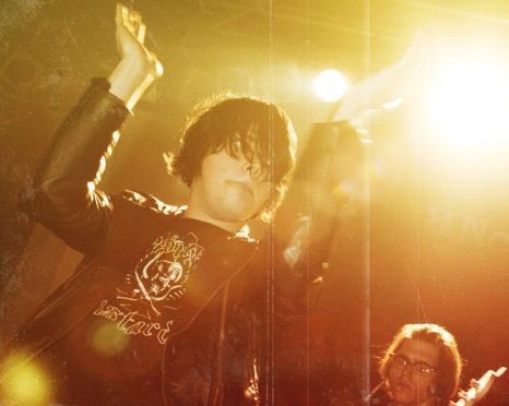a thread of gerard posing (with his hands specifically)