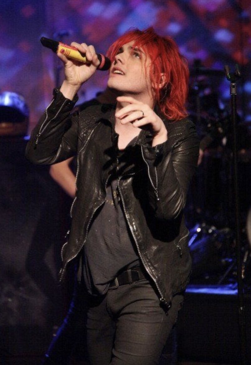 a thread of gerard posing (with his hands specifically)