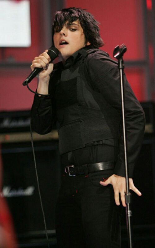 a thread of gerard posing (with his hands specifically)