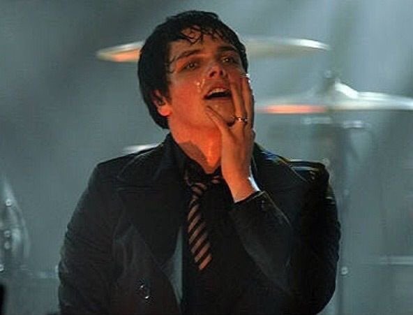 a thread of gerard posing (with his hands specifically)