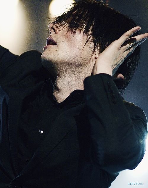 a thread of gerard posing (with his hands specifically)