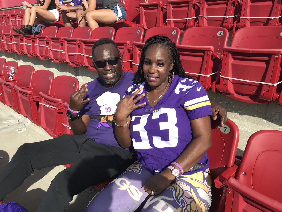 Chris Tomasson On Twitter Vikings Rb Dalvin Cook S Mom Varondria White And Her Husband Terence White At Sunday S Game In Tampa They Re Flashing 3 And 3 To Represent Cook S Uniform No 33 twitter