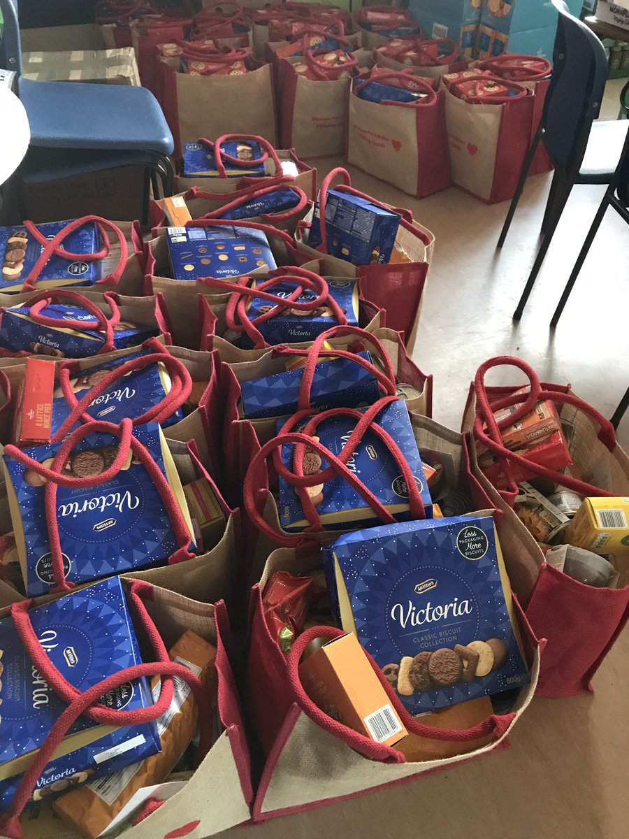 port_hands's tweet photo. Our first load of hampers have been made up and sent out today to elderly and vulnerable adults across Ellesmere Port, Neston and Elton.
Thanks to @ForHousing for volunteer support, &amp; @morrisons for supplying food.
Thanks for funding from
@Essar @URENCOUK @Encirc @CheshireCF 
🎄 https://t.co/sOmvrsoNXS