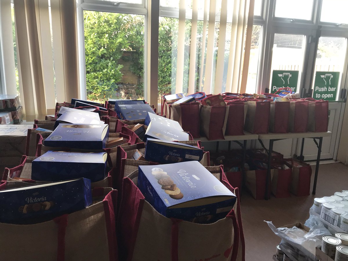 Our first load of hampers have been made up and sent out today to elderly and vulnerable adults across Ellesmere Port, Neston and Elton.
Thanks to <a href="/ForHousing/">ForHousing</a> for volunteer support, &amp; @morrisons for supplying food.
Thanks for funding from
<a href="/Essar/">Essar</a> @URENCOUK <a href="/Encirc/">Encirc</a> <a href="/CheshireCF/">Cheshire CF</a> 
🎄