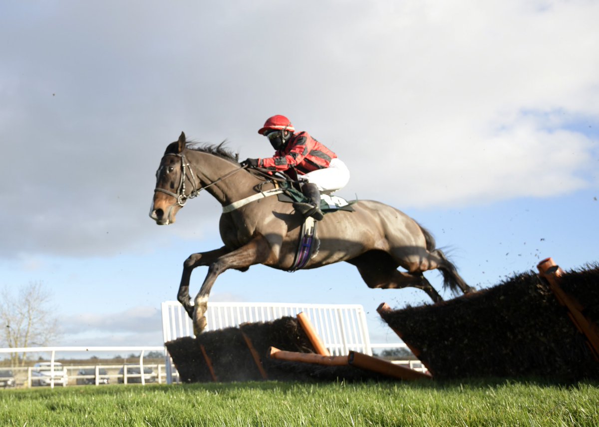 What a thrill to ride Russian Royale in the amateur riders hurdle at Catterick today!  A big thank you to Micky Hammond &amp; all his team, Russian for looking after me, Catterick racecourse for having us and Louise Pollard for the fab photo. #lovedit