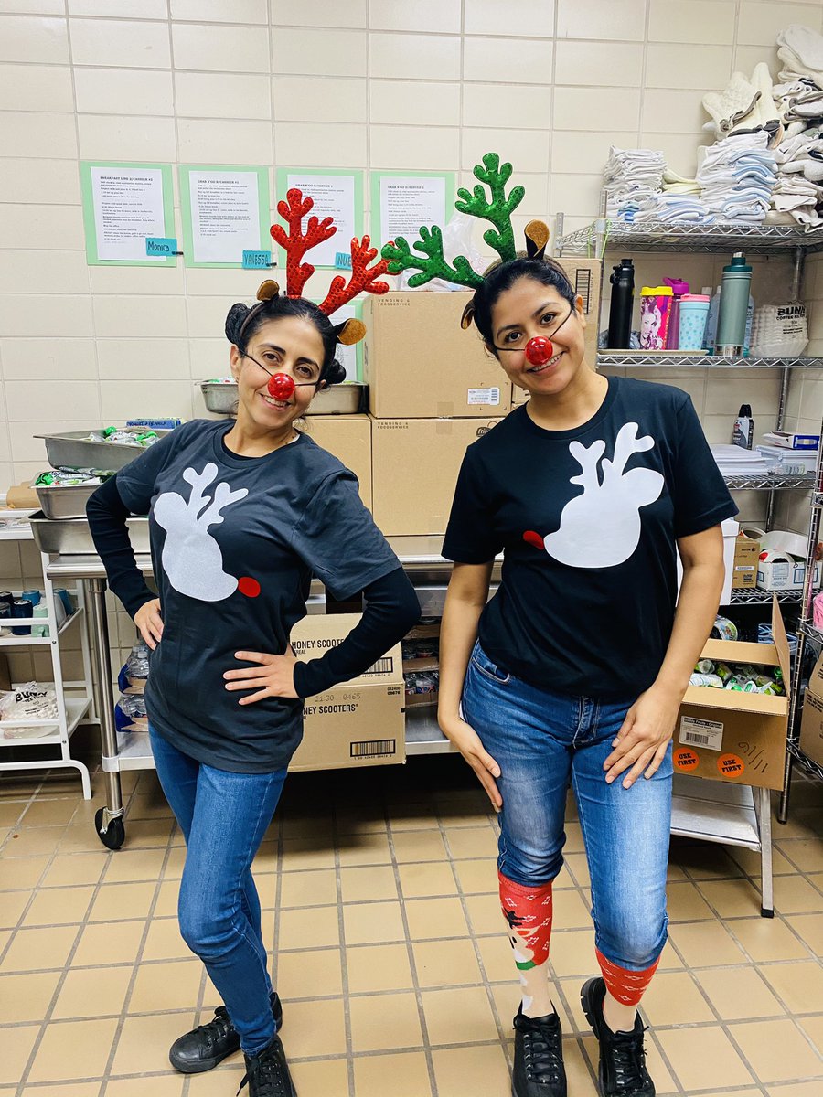 mug1181's tweet photo. Keep up the positive attitude at Wilson !!! @CFISDWilson #wehavespecialpowers #powerupwilson @PowerUpCafe #Thanksgiving2020 #elf2020 #reendierday #santaday https://t.co/ibmcLhvky3