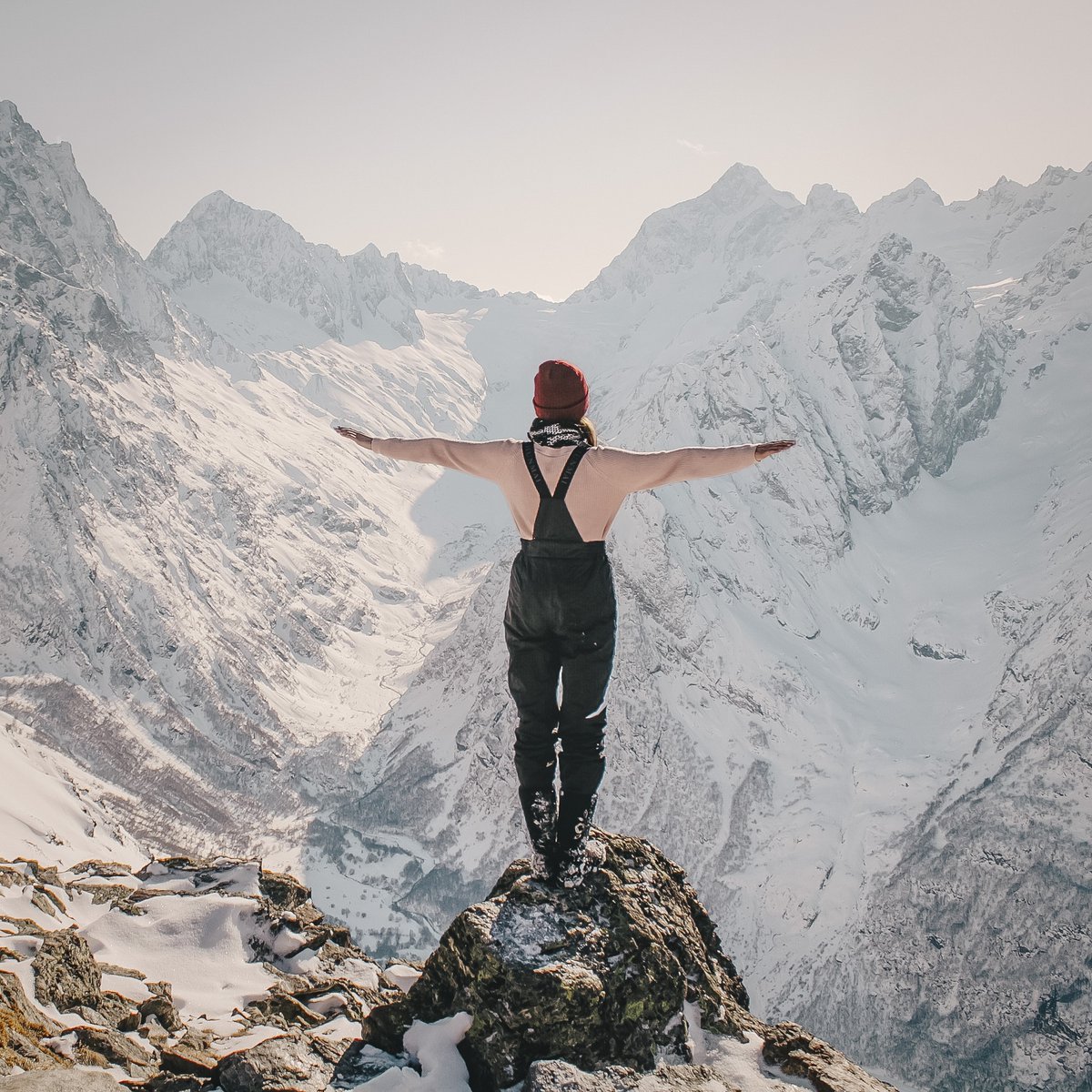 ErnaLow Ski Holidays tweet media