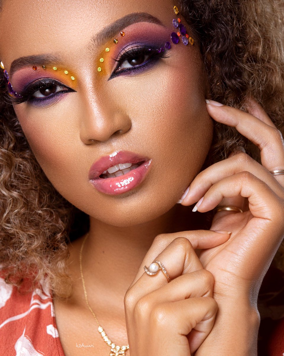 VioletFacesGH's tweet photo. Virtual carnival🎉🤹🏾‍♀️🪁🔥✨💕🌟🏵

Makeup @VioletFacesGH 
Photography @kokuvi_ https://t.co/ItgWIawrO7