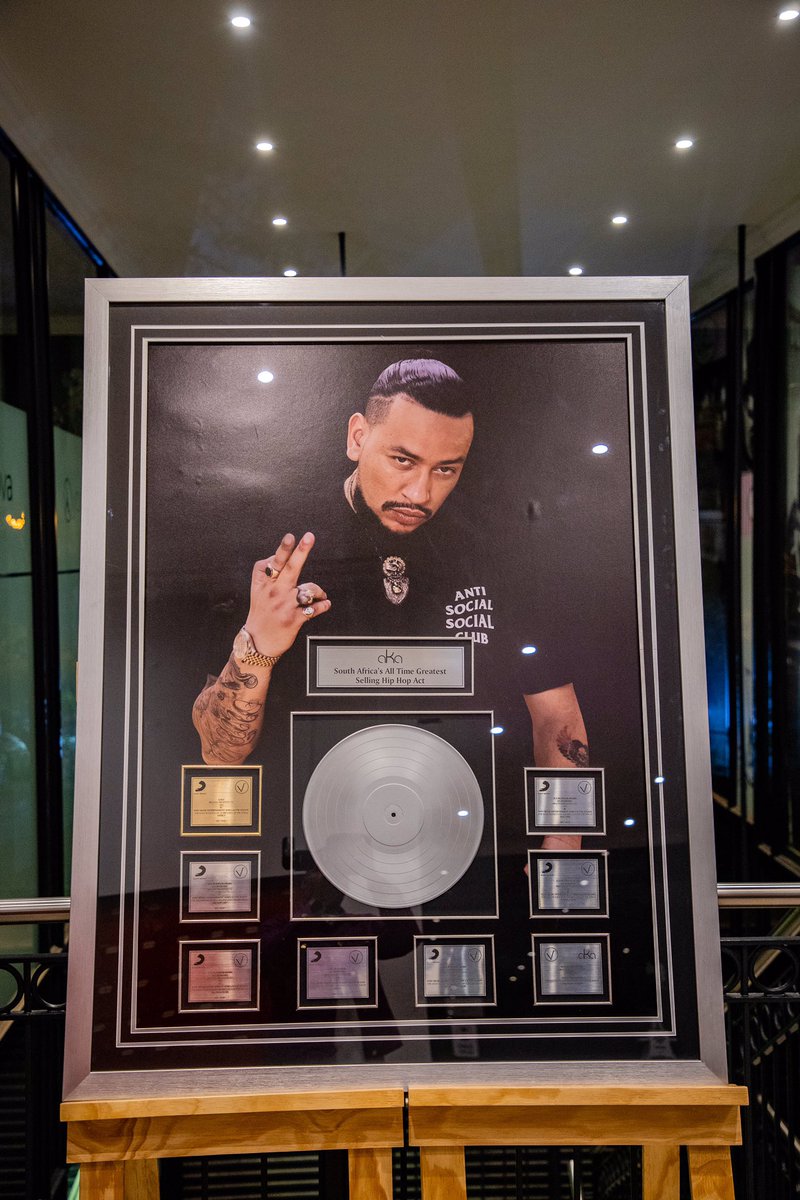 vthseason's tweet photo. 🏆 A legacy a decade in the making. Congratulations to @akaworldwide for being crowned the greatest selling HipHop artist of ALL TIME in South Africa at #VthVibrations

Having gone 10x Diamond; that’s 100 TIMES PLATINUM, Supa Mega reigns the heavyweight champ in SA HipHop. https://t.co/StAugRZSqG