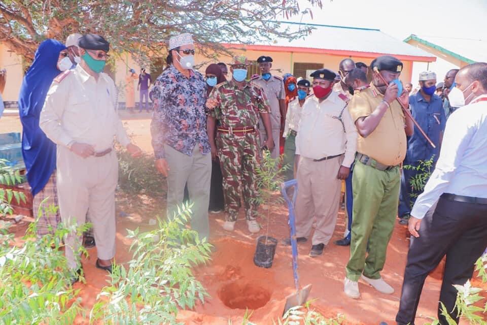 AdanKeynanFDN's tweet photo. Greenification and Afforestation in Eldas will go a long way in realizing 10 percent tree cover in the country and such projects will in the future mitigate the effect of drought.
#TheAdanKeynanFoundation
#Greenification
#Big4Agenda https://t.co/YQtiCnzFY4