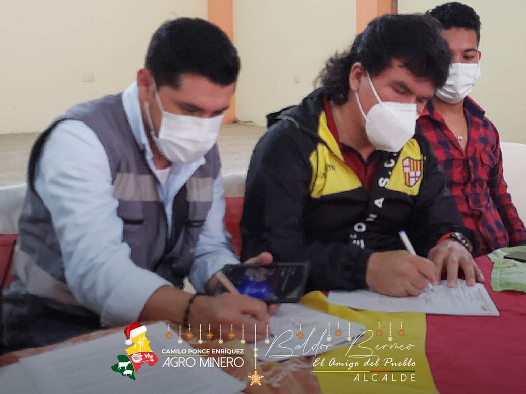 GADCPE's tweet photo. Mejorar y ampliar el sistema regional de agua potable del cantón fue el convenio que firmaron entre las concesionarias mineras, dirigentes comunitarios, líderes barriales y nuestro alcalde Baldor Bermeo, los trabajos empezarán inmediatamente.
@AzuayPrefectura 
@goberazuay https://t.co/QW7cjExpmq
