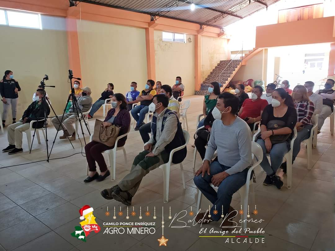 GADCPE's tweet photo. Mejorar y ampliar el sistema regional de agua potable del cantón fue el convenio que firmaron entre las concesionarias mineras, dirigentes comunitarios, líderes barriales y nuestro alcalde Baldor Bermeo, los trabajos empezarán inmediatamente.
@AzuayPrefectura 
@goberazuay https://t.co/QW7cjExpmq