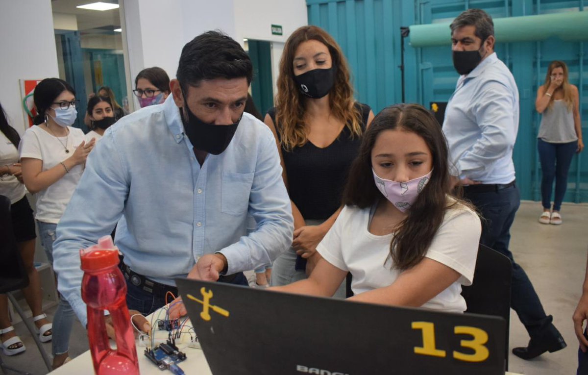 Cesarcattaneo's tweet photo. 👩💻👩💻 #ChicasProgramadoras se llevó a cabo durante 5 meses de manera virtual ,para finalizar esta increíble experiencia se llevó adelante dos clases de robótica en donde crearon un controlador de videojuegos junto a sus mentoras/ es.
¡Felicitaciones a la primera cohorte! https://t.co/YVpekMQqTX