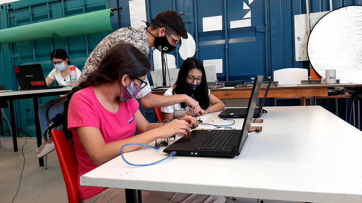 Cesarcattaneo's tweet photo. 👩💻👩💻 #ChicasProgramadoras se llevó a cabo durante 5 meses de manera virtual ,para finalizar esta increíble experiencia se llevó adelante dos clases de robótica en donde crearon un controlador de videojuegos junto a sus mentoras/ es.
¡Felicitaciones a la primera cohorte! https://t.co/YVpekMQqTX