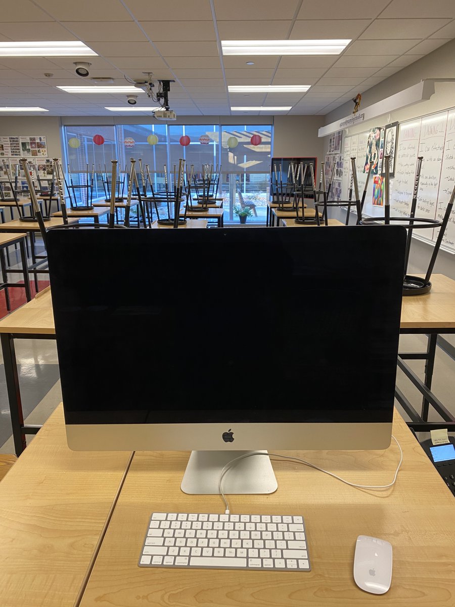 'Tis the season to give &amp; we are very grateful for this donation from an anonymous community member! <a href="/AliDannen/">Alison Dannen</a> was overjoyed to receive a Mac for the Art room. Our <a href="/MCHS_MCCSD/">Mason City High School</a> students are eager to get to work &amp; create. A big thank you to this individual!