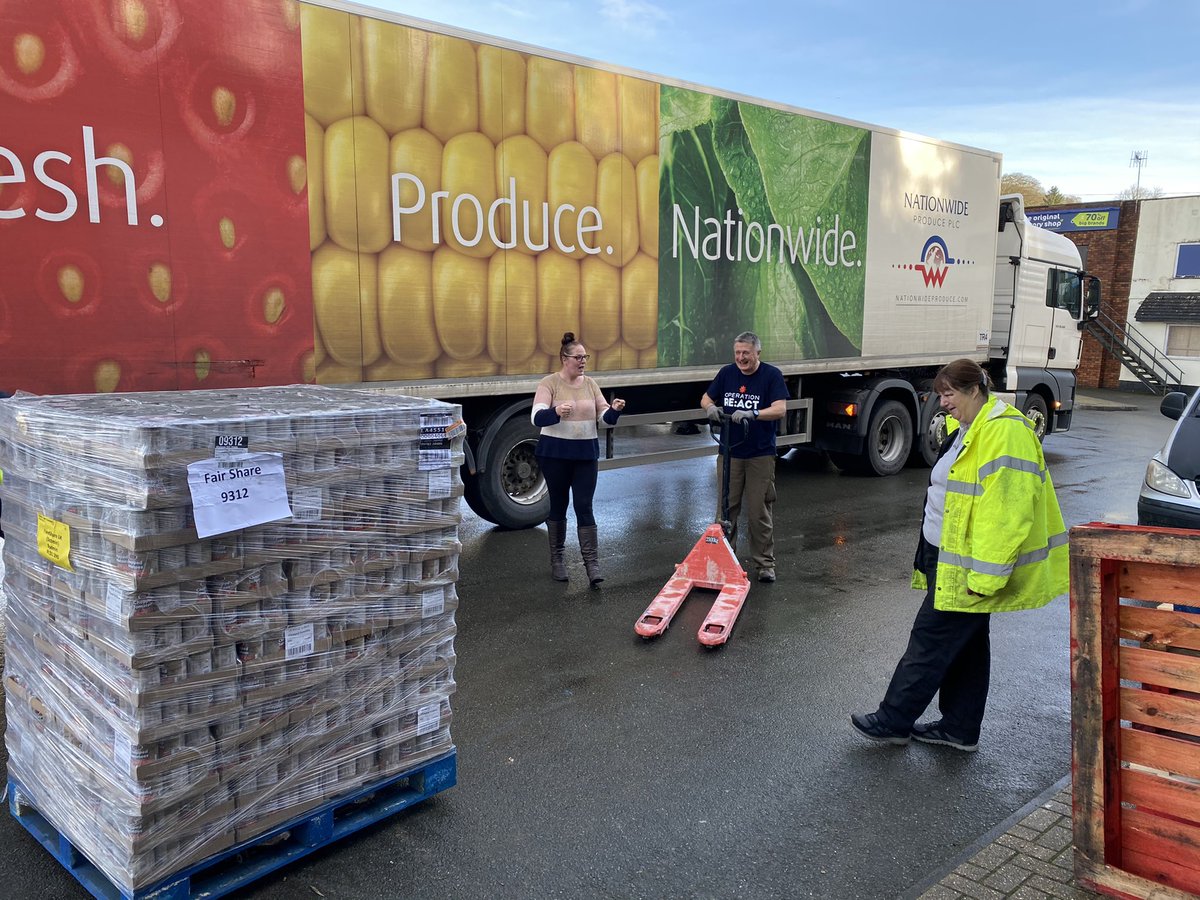 REACT_Volunteer's tweet photo. Delighted to have helped @CultivateCN today.

11 tonnes of food produce received from @FareShareSW this morning which will be distributed to 18 community groups around Cornwall suffering from food poverty over the next few days.

#supportingcommunities #foodsupport #foodpoverty https://t.co/vZGmMSNF1G
