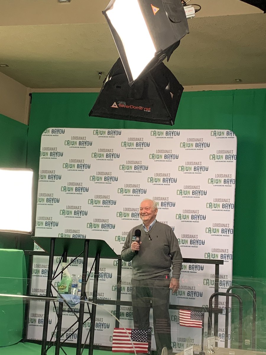 moniquemcrochet's tweet photo. Great to have seen Coach Clements today @HTV10 Sports on the Bayou Show. Thank you @LA_CajunBayou for inviting me. Lots of @AlumniNicholls here in this room. @GeauxColonels 🏈 #ColonelPride https://t.co/cfxZH0QW88