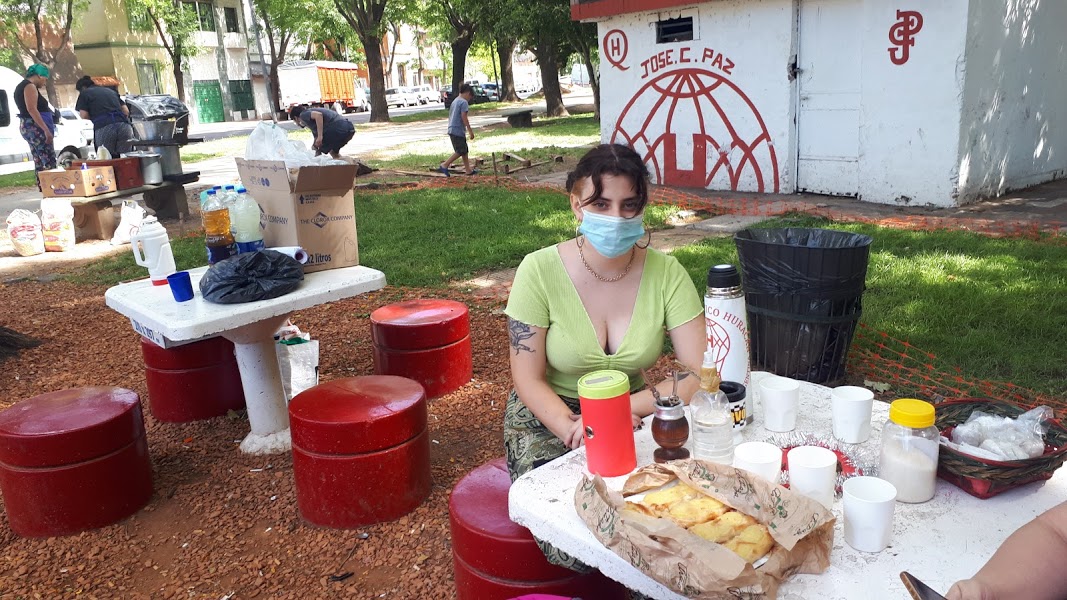 corazonquemero's tweet photo. #ComerciantesSolidarios Agradecemos a la confitería #Artiaga por la donación de pan y facturas para nuestras ollas.  
#Solidaridadenred
#FiestasSolidarias https://t.co/3MV7CPBbjE