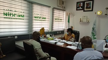 cbngov_akin1's tweet image. Hon. Abike Dabiri-Erewa also made a phone call to @Omah_Lay &apos;s Mother in PH after speaking with the Nigerian Consul in Uganda and Ugandan Authorities

Thank you for being a Mother.......Oh sorry
GrandMa 😃

#FreeOmahLay #FreeMuyiwa #FreeTems #freeomahlayandtems people, calm down