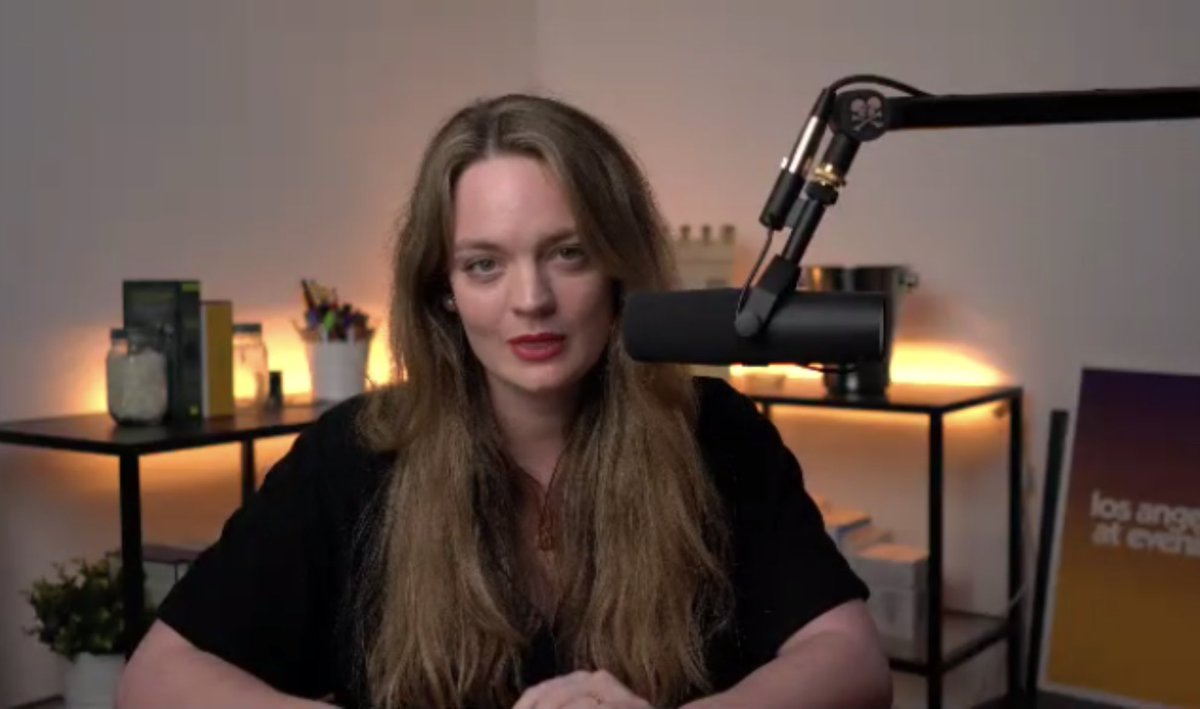 Thanks to  @KateRobinson89 for prompting us all to contribute and continue Sir Ken’s work. I’m here - and ready to help.  #CreativityMatters - 700 people joined the  @theRSAorg this evening. “let’s have this conversation” - super close from  @RSAMatthew