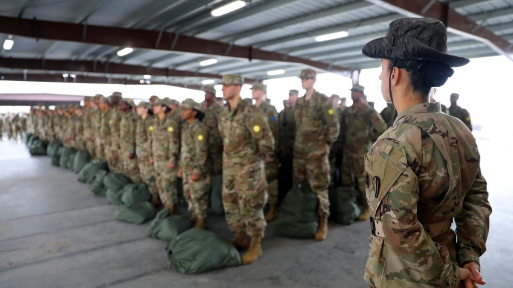 GoArmy's tweet photo. There are two options to head to Basic Training: Direct Ship or Delayed Entry Program. Learn more about what these two choices mean in the thread below. 👇

 📷: Maj. Michelle Lunato https://t.co/kUpl86RiOi
