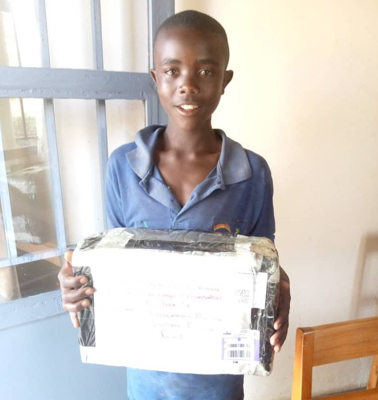 godfreyskitchen's tweet photo. A big box for Bosco! We can only imagine how these children feel when a gift with their name on arrives. Thank you to all our sponsors. ❤️💙🙏
#THSchCharity #CharityTuesday #GodfreysKitchen

Anyone can become a sponsor, just £5 a month
https://t.co/m1CCHdsZh5 https://t.co/AamT6zTZwg