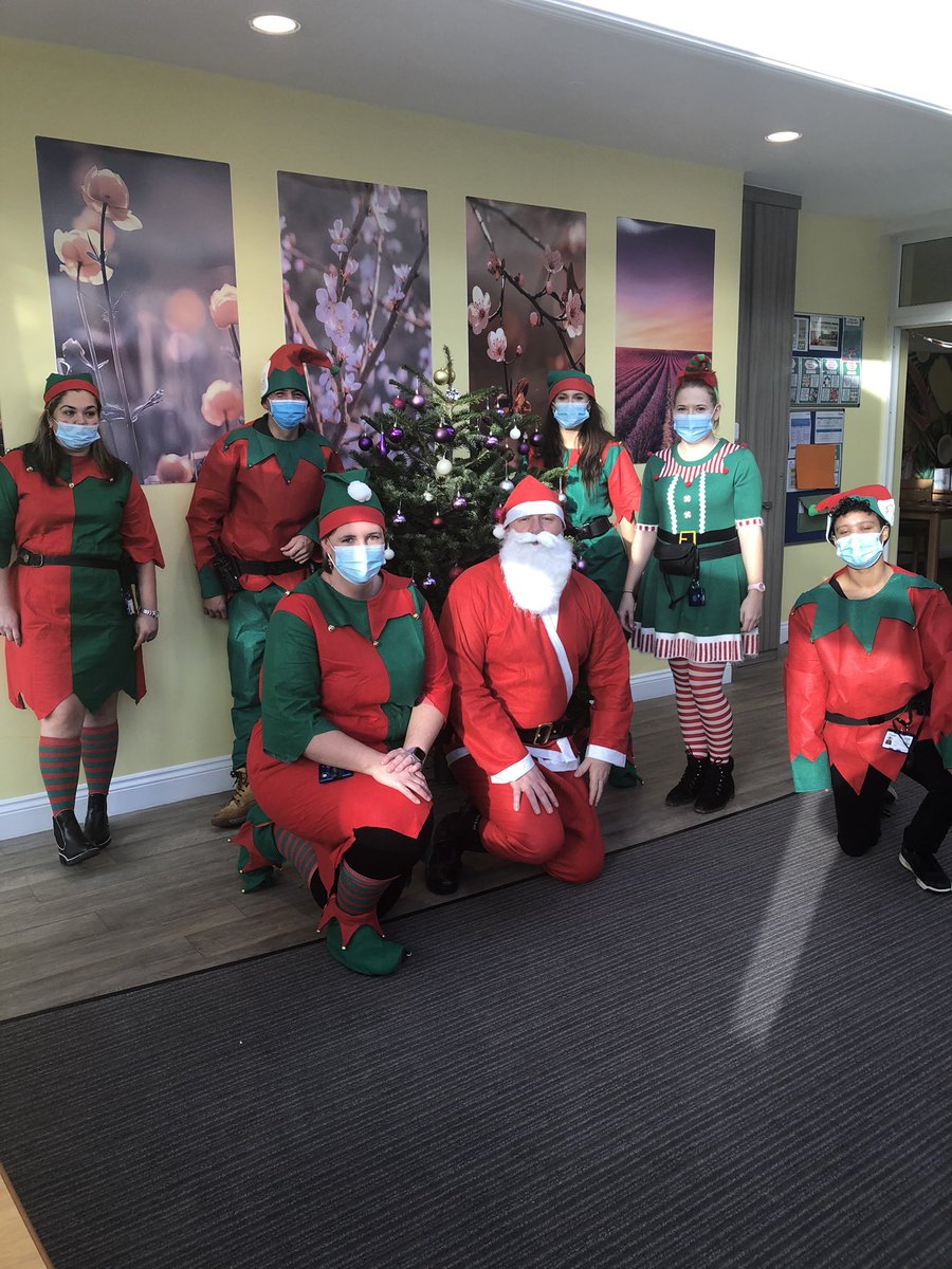 BeckiRudwick's tweet photo. Father Christmas and his elves came and visited staff and patients on Oakwood Ward today! And staff were able to visit Father Christmas in his grotto! @cygnethealth https://t.co/vQrUm5jXIJ