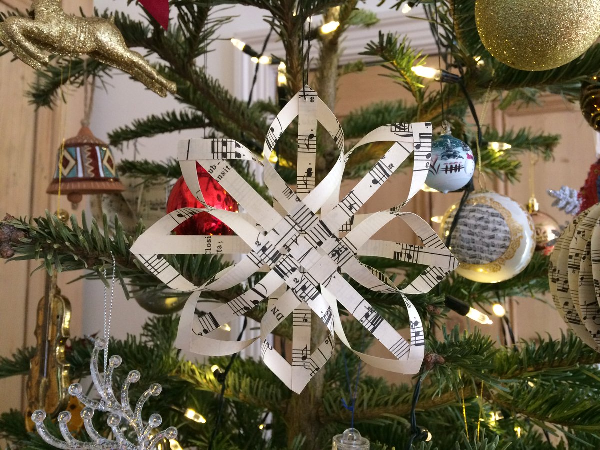 NLondonHospice's tweet photo. Join a #Christmas decoration workshop this Sun 20th Dec & #feelfestive @NLondonHospice supporter Laudan Nooshin is hosting the creative session on Zoom 5pm - 6pm & proceeds go to NLH 🎄❄️ Email bwatson@northlondonhospice.co.uk for details https://t.co/1uo7Hzh4Wr https://t.co/qSkaJyzVCf