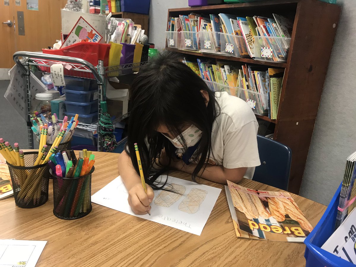Peacelove1st's tweet photo. These smart elves were busy writing about BREAD. 💚🥖🥐🥪🥯🍞❤️ #sharedwriting #readingandwritingconnection #balancedliteracy #nonfiction @stormyeb @GlyndaleElemen1 https://t.co/K5vidVl2g5