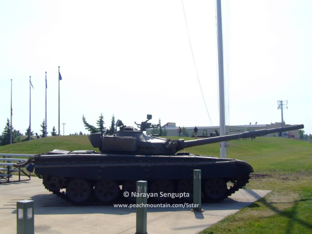  #tankTuesday - IDing tanks. Good afternoon, I have several parks I want to ID exactly. Can you please help me? Here is the first, possibly a T-72?  @milmodelscene  @PhilLoder  @PanzerDB  @DesertStorm24ID  @panzermatt  @PattonBattalion  @kresowa5