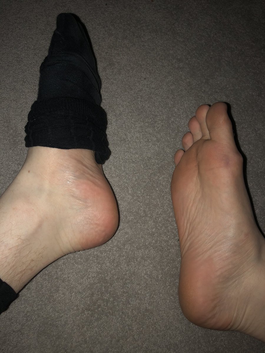 Dfootman2's tweet photo. Which one of you piggies is going to help this master out and buy his Christmas shopping! OPEN your fucking wallets piggies 🐷 🎄

#findom #master #king #paypig #foot #slave #footgod https://t.co/njiVoBcY9S