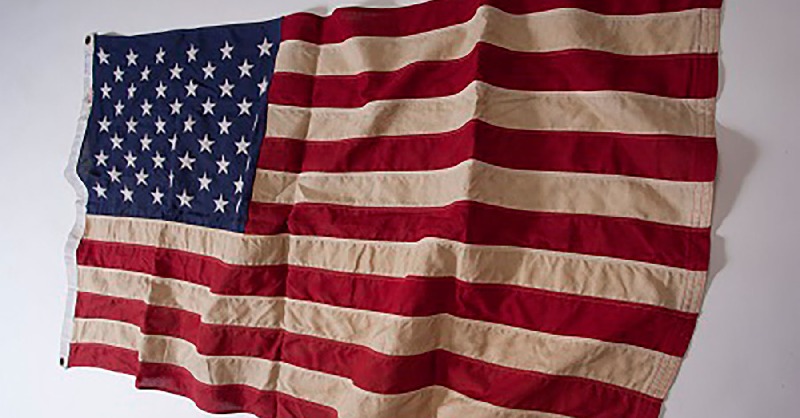 CIA's tweet photo. This flag flew over a U.S. base in Baghdad on 13 December 2003, the day coalition forces captured deposed Iraqi dictator Saddam Husayn.
#HISTINT #Museum