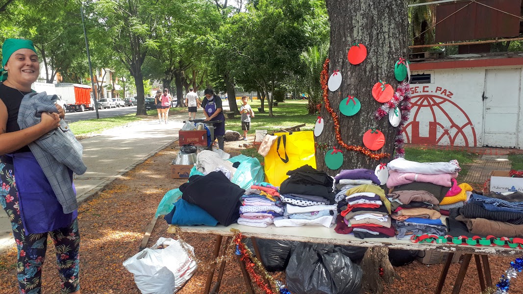 corazonquemero's tweet photo. #RoperitoSolidario Nuestro roperito se visitió a la moda gracias a #FernandaEspoille que nos donó un montón de ropa divina. 👠👡👗🥻👒
#Solidaridadenred https://t.co/HpLwpnKFEA