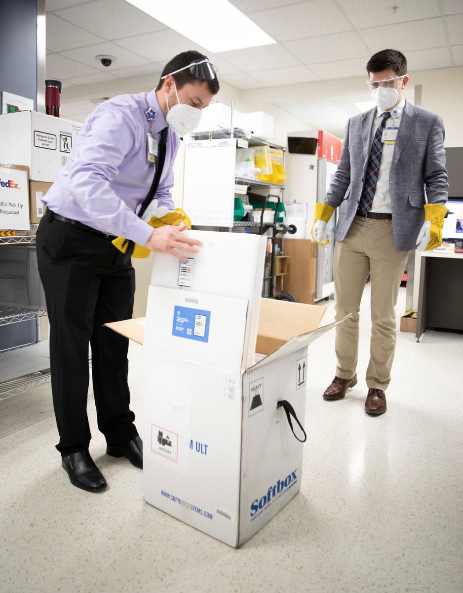 UKHC_Pharmacy's tweet photo. UK HealthCare received our first shipment of the Pfizer-BioNTech COVID-19 vaccine this morning and will begin vaccinating front-line healthcare workers this afternoon. Our Pharmacy team is incredibly proud to be part of this historic effort. #VaccinesSaveLives https://t.co/BgYQ6oB6hQ