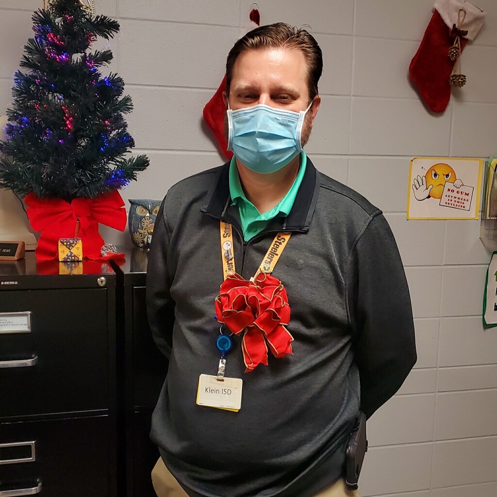 KleinISD_DAEP's tweet photo. Klein ISD teachers and staff are all a gift to the community.  Today is wear a bow/ribbon day at DAEP!  #KleinISD #Kleinfamily #KleinISD_DAEP https://t.co/zesU7flyn9