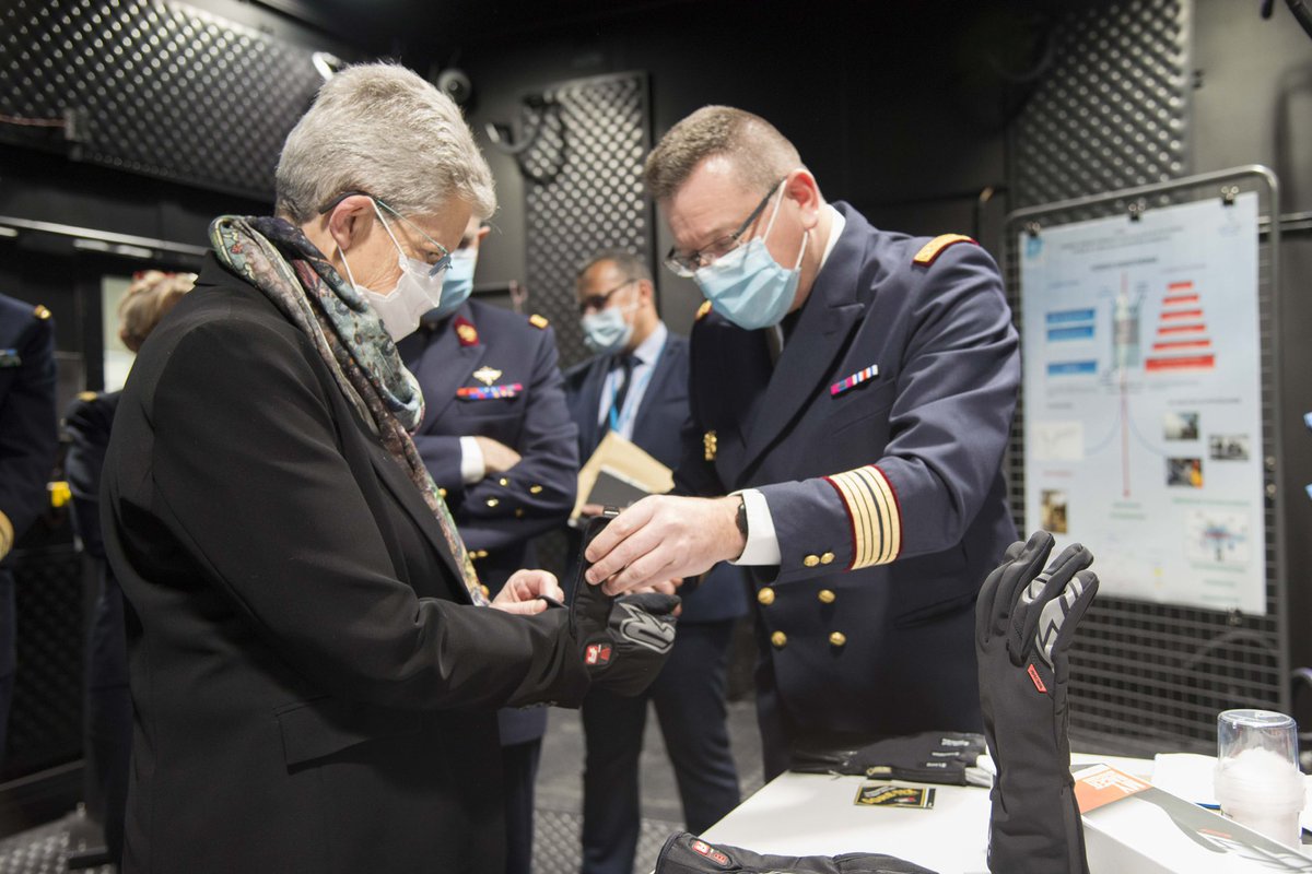 gdarrieussecq's tweet photo. Visite ce matin de l’Institut de Recherche Biomédicale des Armées. Beau lieu de recherche et d’innovation du ministère @Armees_Gouv pour améliorer continuellement la protection et les capacités de nos militaires. https://t.co/iCTKhwkPVn