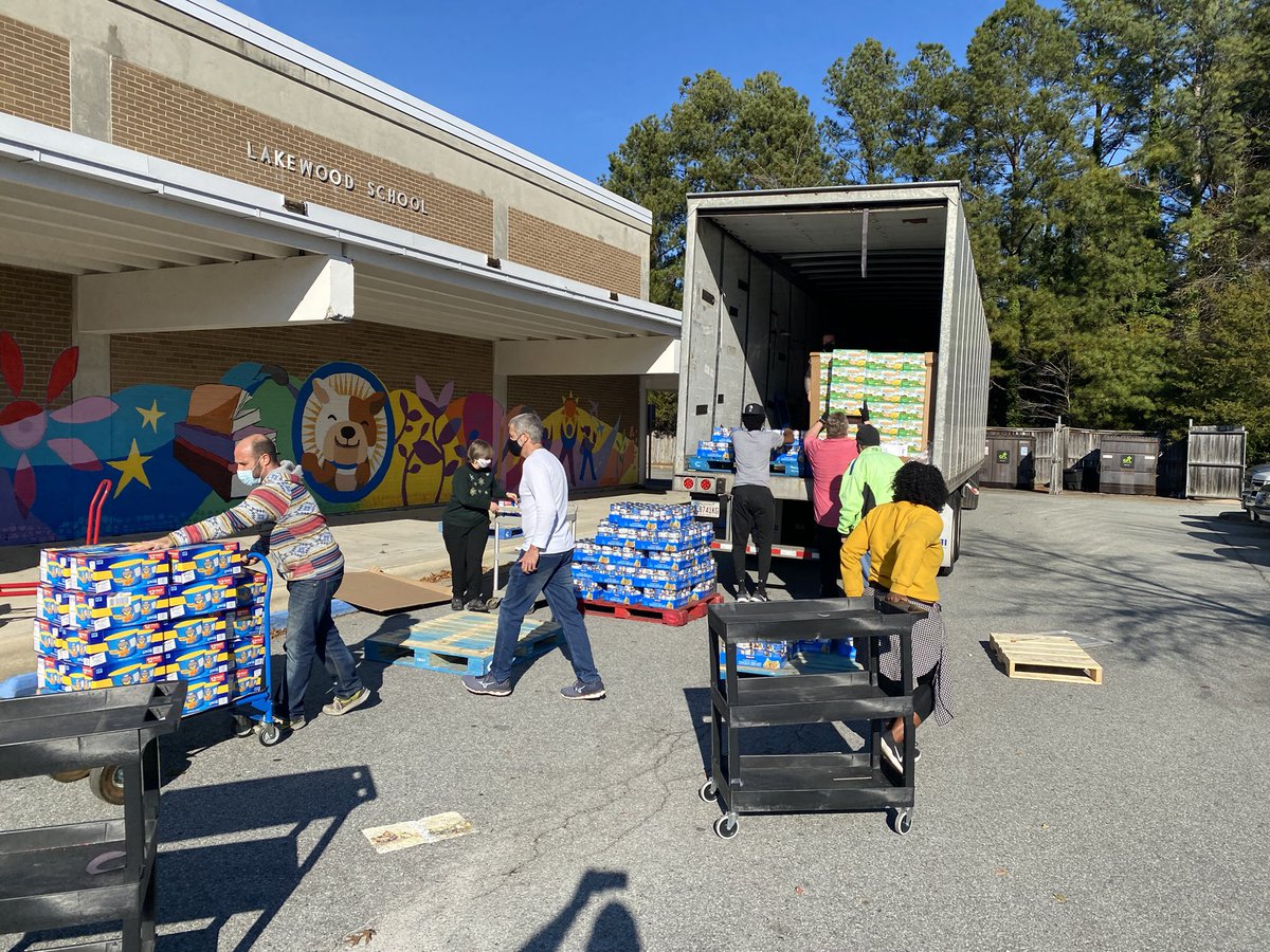 Haven't had time to do updates because I've been hauling @$$ so we can get this truck cleared in a timely fashion Here's some folks loading dollies and such, moving things in one cart at a time – bei  Lakewood Elementary School