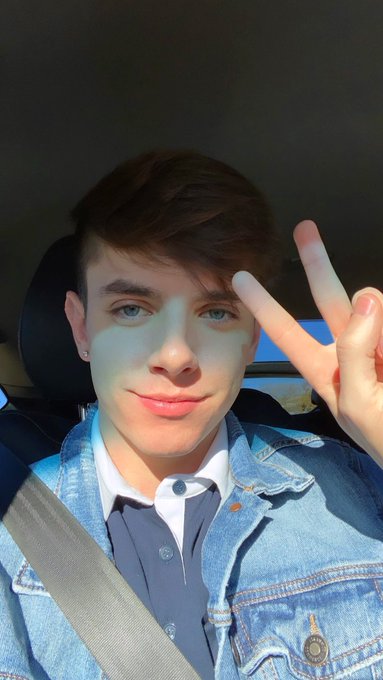 Watch Oliver Edwards's leaked NSFW photo on TwXstars