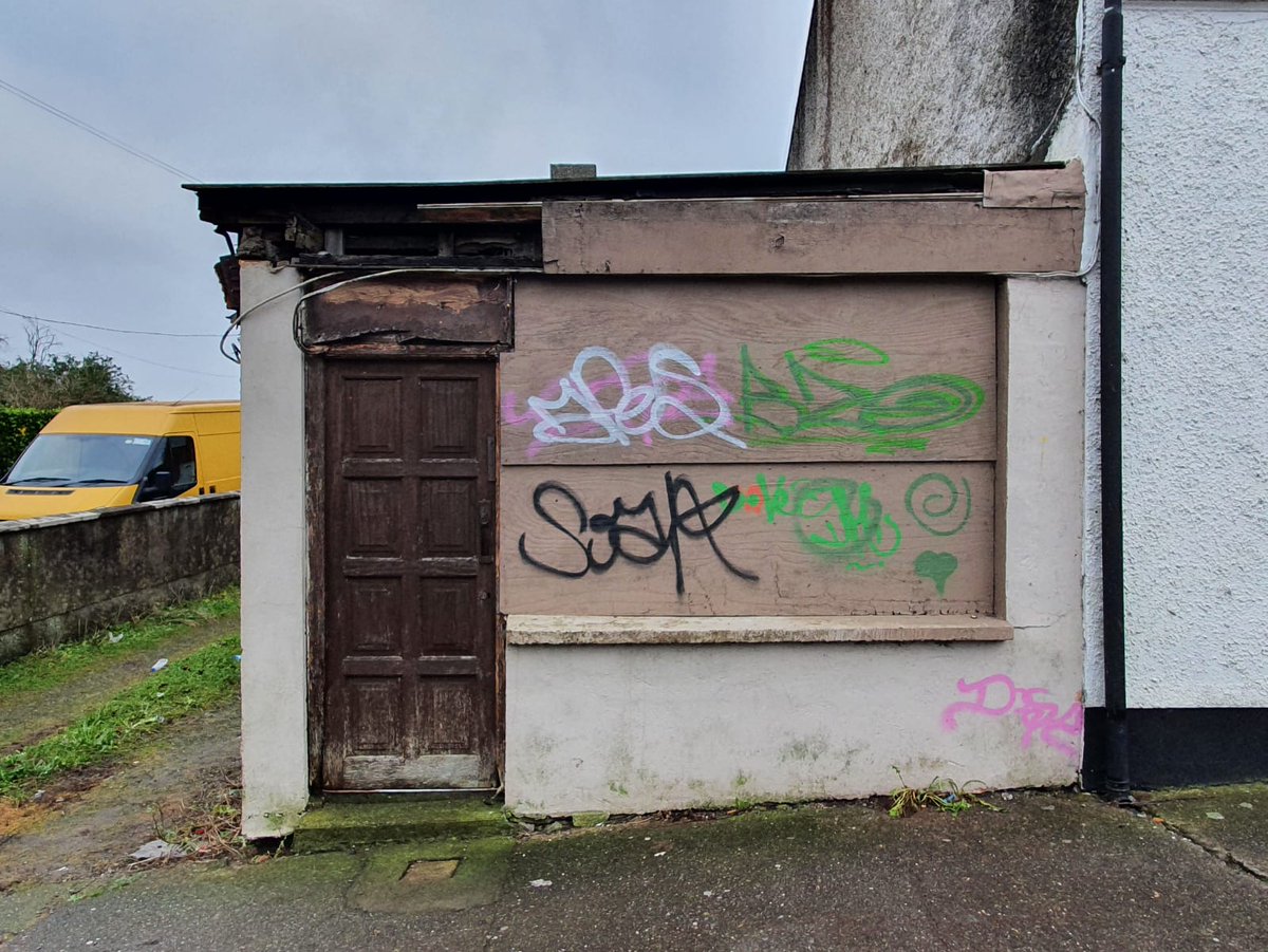 another retail unit lying empty for a long time in Cork city, this one is on the derelict list, would be nice to see it home some local start-up businessNo.218  #circulareconomy  #meanwhileuse  #regeneration  #entrepreneurship