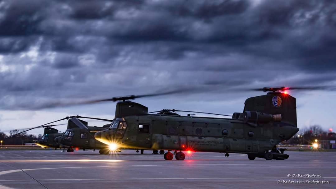 Misterdan2010's tweet photo. Chinooks op vliegbasis De Kooy tijdens HWIC Strike 2020.

@Kon_Luchtmacht @dhcluchtmacht @298Squadron https://t.co/2eD6TspfF3