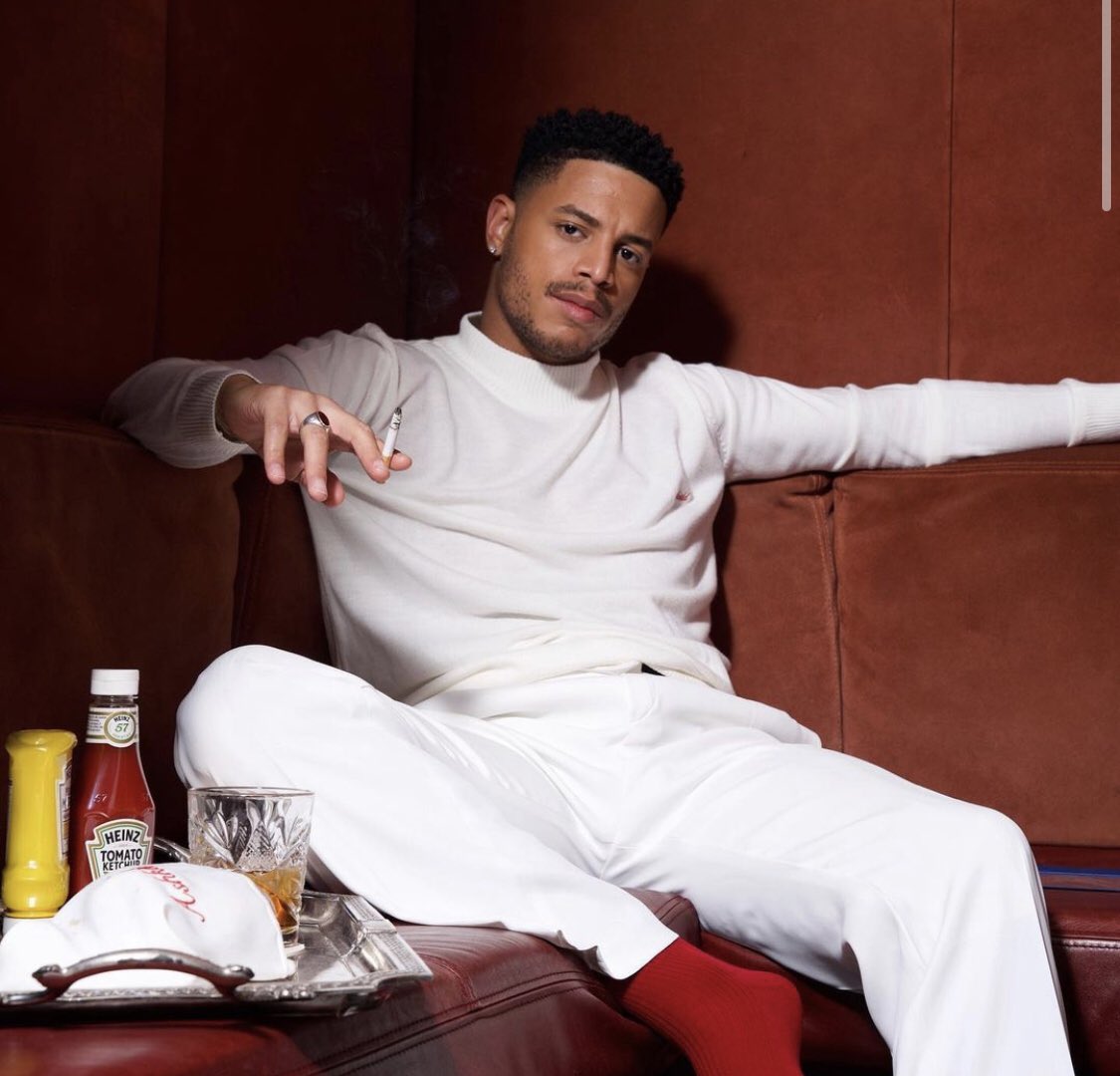 ShadesFrance's tweet photo. 🚨Le premier album d’Ash Kidd sortira le 29 janvier 2021.

« L’amour et la violence » 🥀 https://t.co/QESEGm1E2h