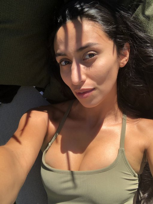 Miss me yet? 💦 https://t.co/9HQcqQ407A